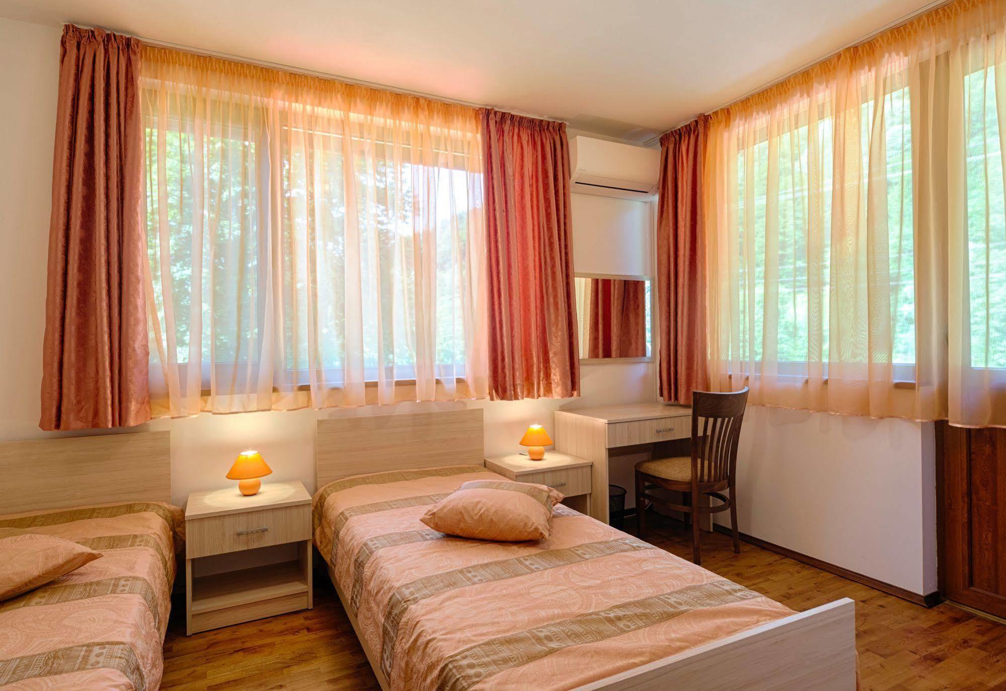 Guest House Vitora Ribaritsa Екстер'єр фото