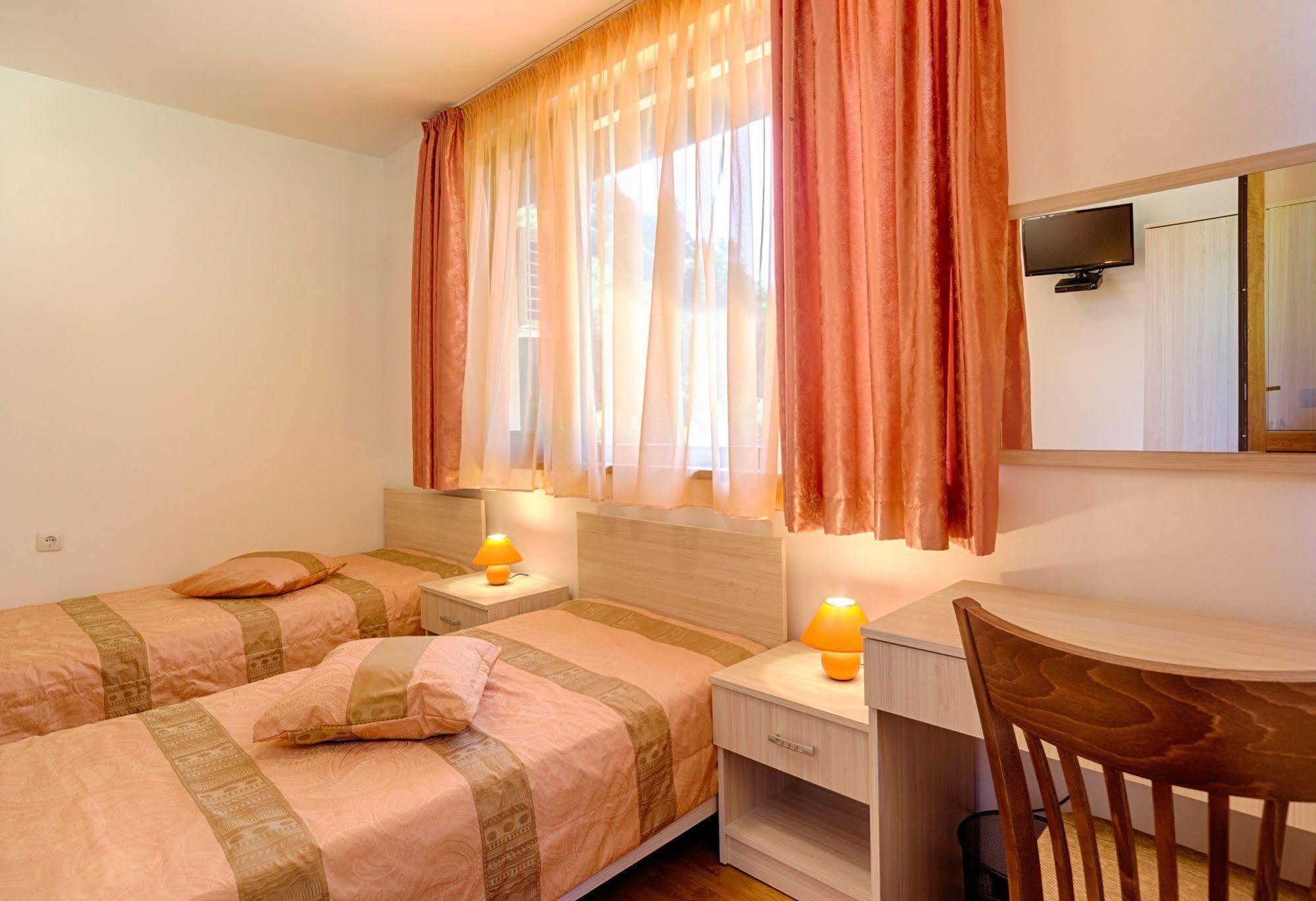 Guest House Vitora Ribaritsa Екстер'єр фото