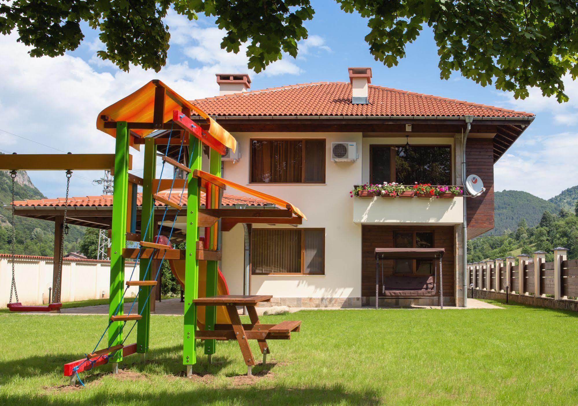 Guest House Vitora Ribaritsa Екстер'єр фото